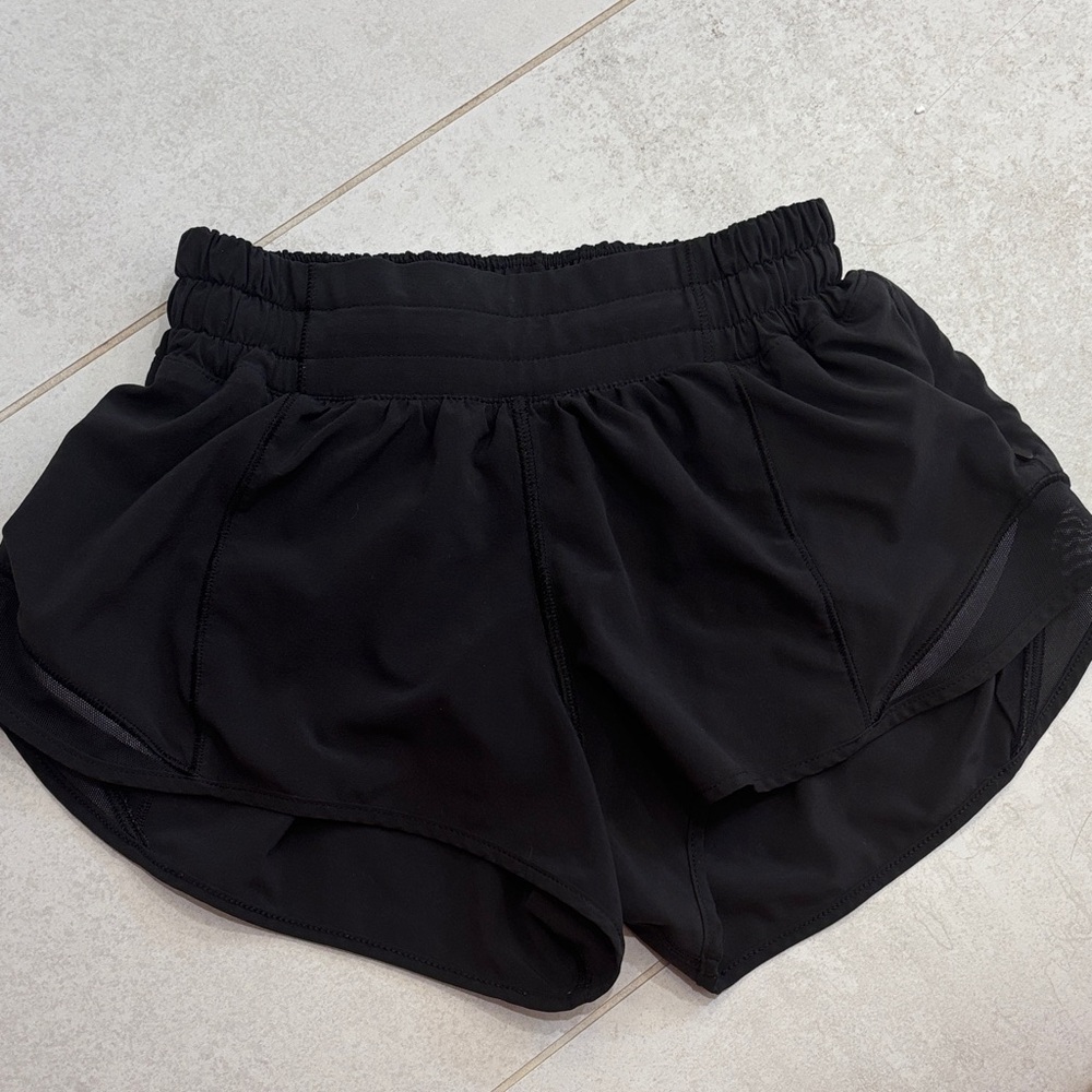 Lululemon Hotty hot  shorts low rise 2.5 inch